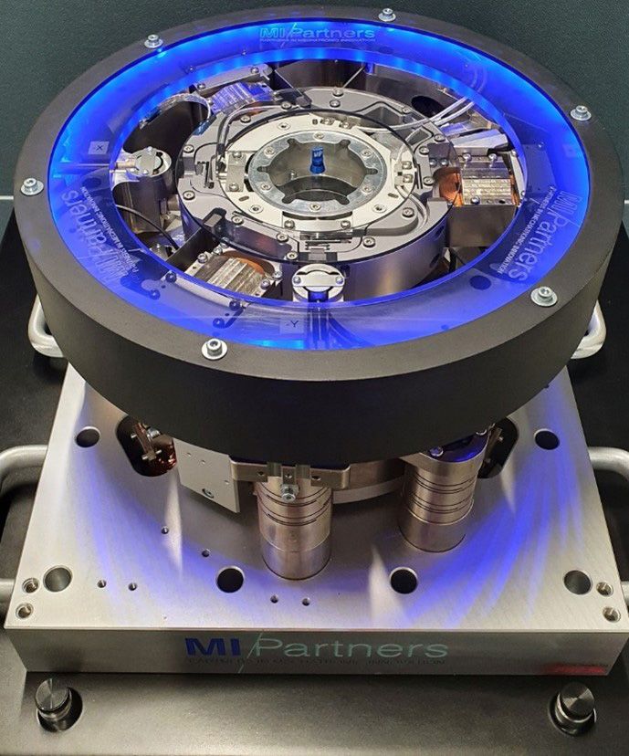A magnetic levitation platform used to manipulate sample positioning in synchrotrons.